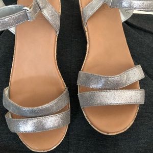 Ugg kids silver sandal